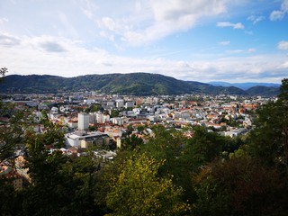 Fototapeta na wymiar Uhrturm und Altstadt von Graz