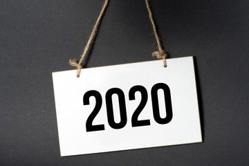 Schild und das Jahr 2020