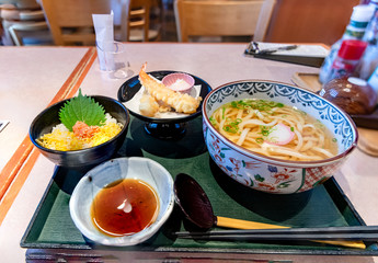 日替わり天ぷらうどん定食780円