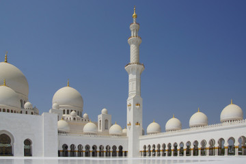 Fototapeta na wymiar Scheich-Zayid-Moschee Abu Dhabi Innenhof
