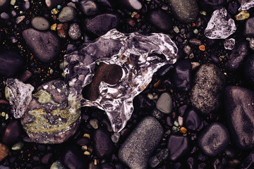 Eis und Steine am Diamond Beach auf Island