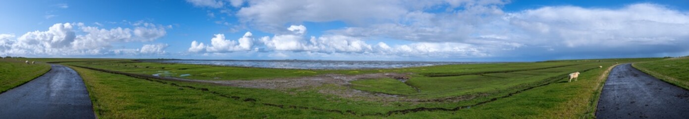 Panoramaaufnahme vom Wattenmeer vor Pellworm/Deutschland