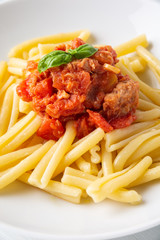 Piatto di pasta casereccia con ragu di pesce