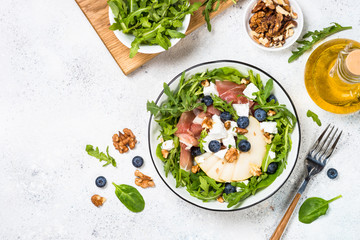 Green salad with leaves, fruit and jamon.
