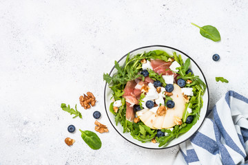 Green salad with leaves, fruit and jamon.