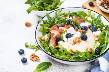 Green salad with leaves, fruit and jamon.