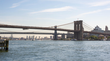 Fototapeta na wymiar Brooklyn bridge from Pier 16 on Hudson river