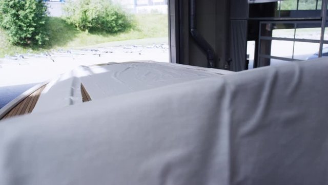 Abgedecktes Deck auf einem Boot - Covered deck on a boat