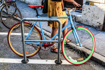 Fototapeta na wymiar Frau mit Fahrrad