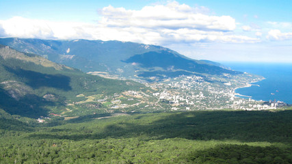 Obraz premium View of Yalta in Crimea from Ai-Petri rock, black sea
