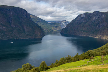 Fototapeta na wymiar Aurlandsfjord in Norwegen