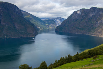 Fototapeta na wymiar Aurlandsfjord in Norwegen 4