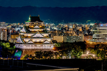 Fototapeta premium Zamek Osaka / Osaka / zamek Osaka / Noc Osaki / Nocny widok Osaki / Zwiedzanie