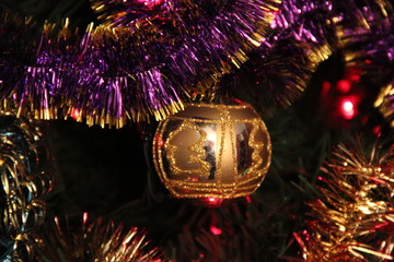 TOYS ON THE CHRISTMAS TREE
