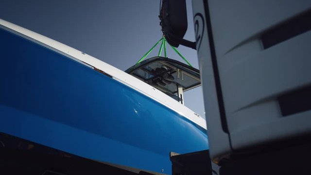 Yacht Dach am Kran - Yacht roof on a crane