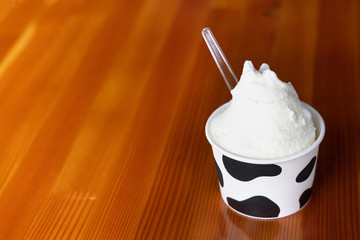 新鮮で濃厚な牛乳で作ったアイスクリーム