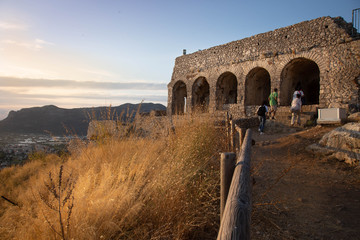 TEMPIO ANTICO A  TERRACINA ITALIA