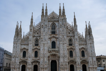 Fototapeta premium ミラノ大聖堂 ドゥオモ 曇天