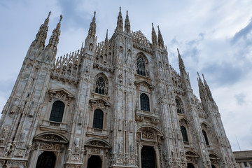 Fototapeta premium ミラノ大聖堂 ドゥオモ 曇天