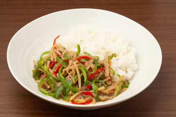 青椒肉絲丼