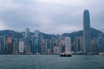 Fototapeta premium 香港 ビクトリアハーバー 曇天