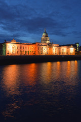 Fototapeta na wymiar Custom House Dublin Ireland in night