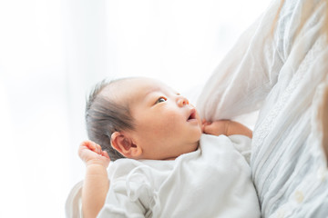 新生児（0歳0ヶ月）とお母さん