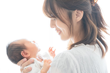 新生児（0歳0ヶ月）とお母さん