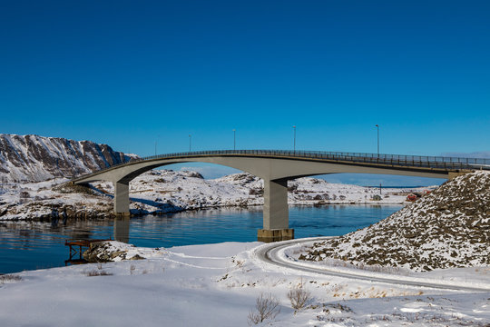 Autobrücke bei Fredvang auf den Lofoten
