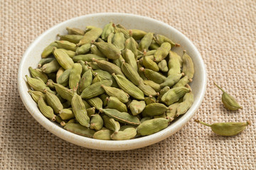  Bowl with green cardamom seed pods