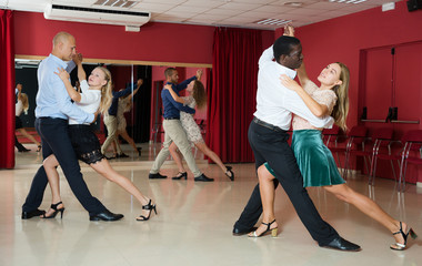 People practicing samba