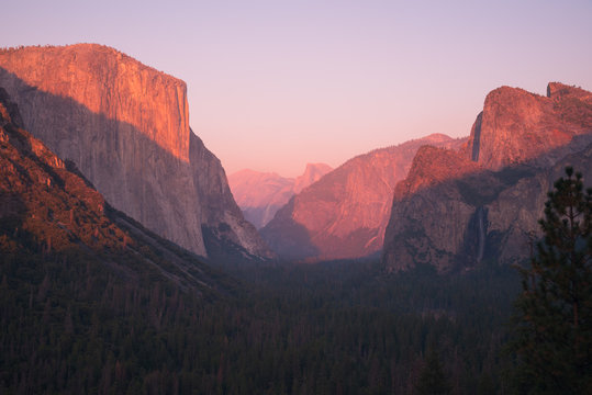 Last sunset light of the day marinates Yosemite National Park