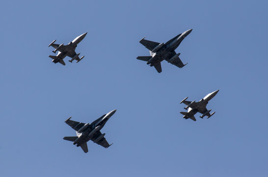 f18 f5 formation military jet fighter