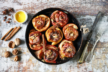 Baked apples in a pan with cinnamon, honey and spices. Healthy autumn dessert. The diet is friendly. Vegan Dessert. Selective focus. Macro.