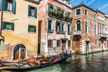 Fototapeta na wymiar Two black gondolas at the Venetian house