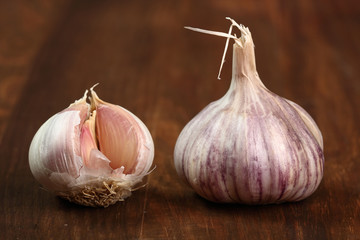 Garlic bulbs on wooden table, split.