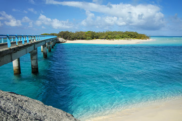 Obraz premium Mouli Bridge between Ouvea and Mouli islands, Loyalty Islands, New Caledonia