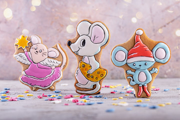 Obraz premium handmade gingerbread cookies for new year and christmas