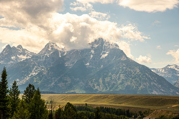 Obraz premium Grand Teton mountain range from a viewpoint