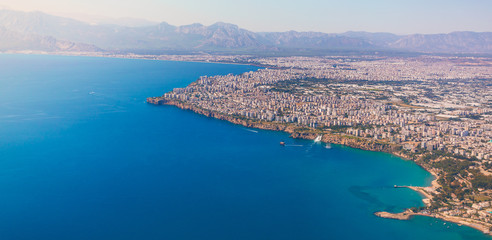 Obraz premium Window view of an airplane on the coast of Antalya with beautiful Taurus Mountains on the horizon, Turkey