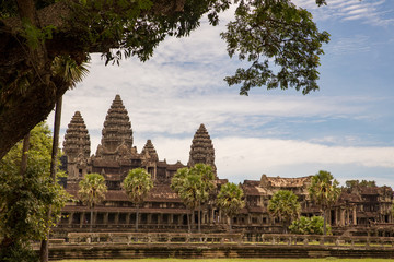 Obraz premium Left front side view of Angkor Wat
