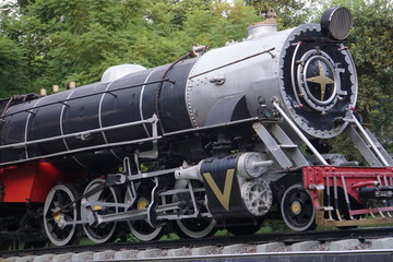 Obraz premium the Vintage Steam rail engine situated in a public park for show