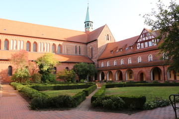 Blick auf die Klosterkirche von Kloster Lehnin in Brandenburg