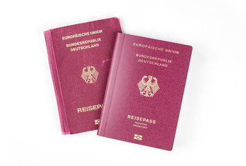 Alter und neuer Reisepass für deutsche Staatsbürger