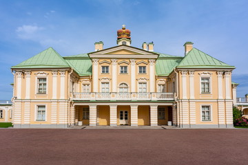 Fototapeta premium Grand Palace in Oranienbaum (Lomonosov), St. Petersburg, Russia