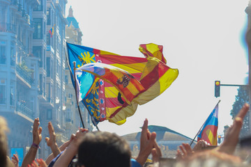 Bandera de Valencia ondeando al viento - obrazy, fototapety, plakaty