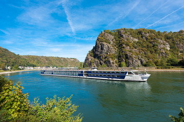 An excursion boat passes the Lorelei rock on the river Rhine. UNESCO World Heritage Site, Sankt...