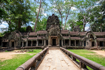 way to a temple at angkor wat temple