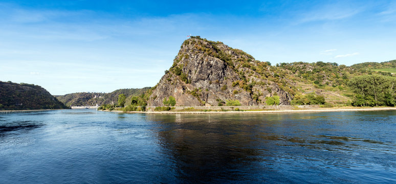 Lorelei Rock above the Rhine River, UNESCO World Heritage Site, Sankt Goarshausen, Rhineland-Palatinate, Germany, Europe