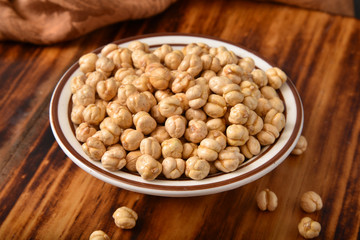 Healthy roasted chickpeas